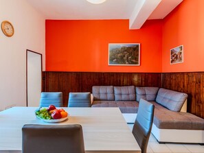 Dining - Beautiful private villa for 5 people with WIFI, TV, patio, pets allowed and panoramic view (Perledo)
