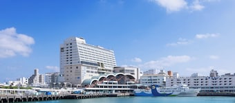 South Gate Hotel Okinawa Naha Tomari Port (Direct Access to Tomarin)