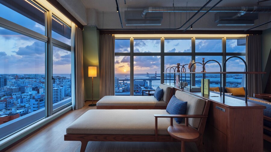 South Gate Hotel Okinawa Naha Tomari Port (Direct Access to Tomarin)