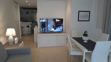 Comfort-Apartment, Terrasse | Wohnbereich