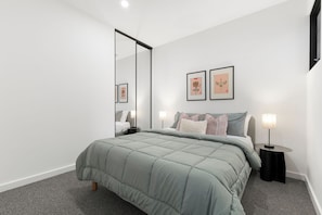 Apartment, Non Smoking, Pets not allowed | 3 bedrooms, iron/ironing board, free WiFi - The Otto by Urban Rest (Stepney)