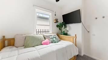 2 dormitoris, escriptori, planxa i posts de planxar i wifi gratuïta