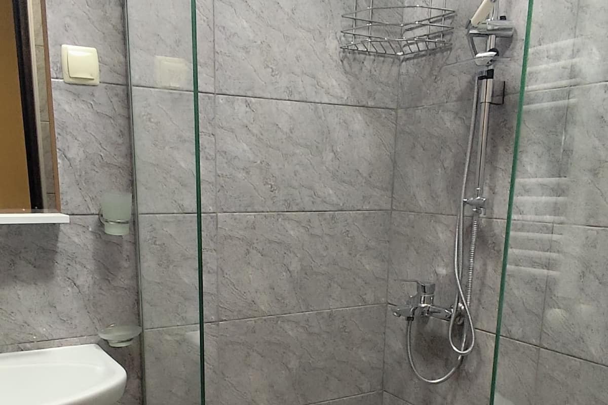 Classic Triple Room | Raised toilet seat