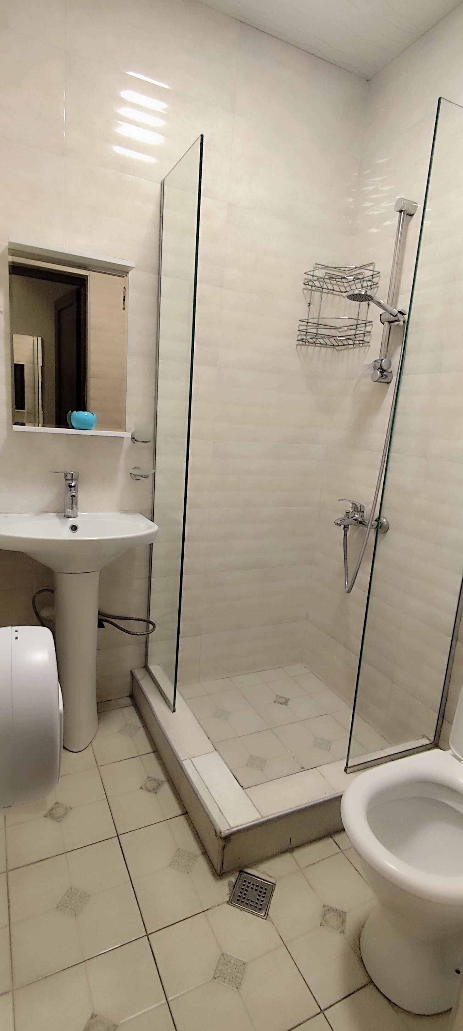 Tempat duduk toilet yang dapat dinaikkan