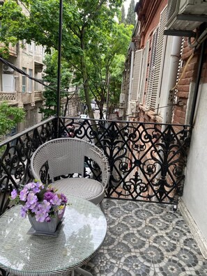 Deluxe Double Room, Balcony, City View | Free WiFi - Cozy Rooms Tbilisi (Tbilisi)