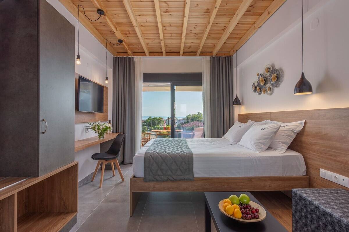 Loft | In-room safe, laptop workspace, blackout drapes, soundproofing