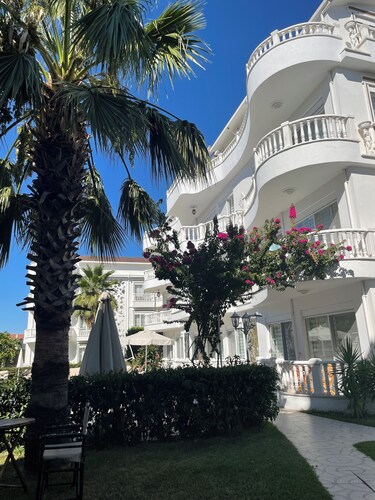 Belka Golf Exclusive Residence poolside