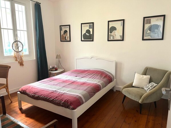 2 chambres, fer et planche à repasser, accès au Wi-Fi (inclus)