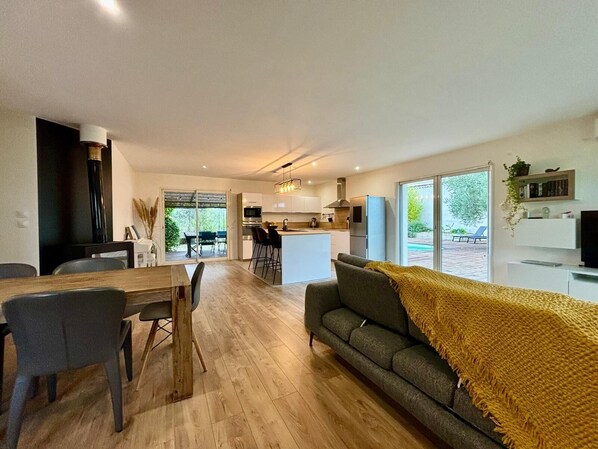 Smart TV, fireplace, table tennis, books