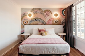 Chambre Deluxe double | Fer et planche à repasser, lit de bébé portatif, accÚs au Wi-Fi (inclus)