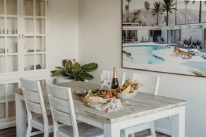 Family Suite, Garden Area | Living area