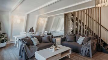 Deluxe Cottage | Living area