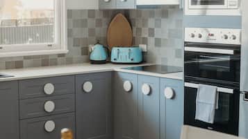 Family Suite, Garden Area | Private kitchen