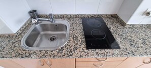 Micro-ondes, four, plaque de cuisson