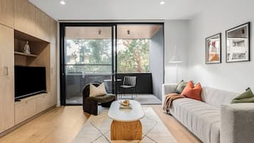 Apartment, 1 Queen Bed, Non Smoking | Living area