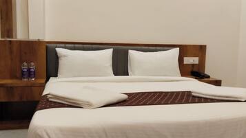 Habitación doble Deluxe, 1 cama Queen size, vista a la ciudad | Wifi gratis