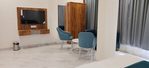 Habitación doble superior, vista a la ciudad | Wifi gratis