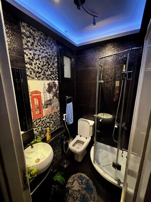 Handtücher, Seife, Toilettenpapier