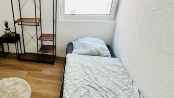 3 bedrooms, iron/ironing board, WiFi, bed sheets