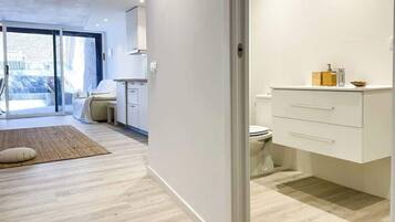 Dusche, Haartrockner, Handtücher