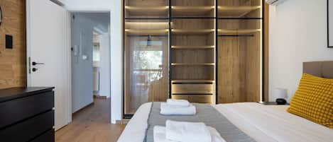 Apartment, 2 Bedrooms, Kitchen, City View | 2 bedrooms, in-room safe, desk, laptop workspace