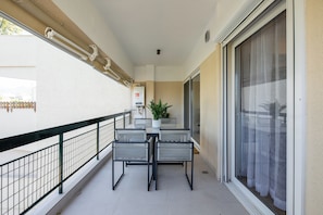 Appartement, 2 chambres, cuisine, vue ville | Balcon