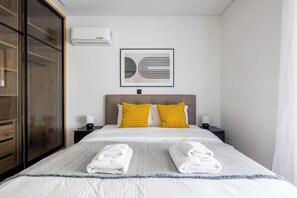 Căn hộ, 2 phòng ngủ, bếp, quang cảnh thành phố | 2 phòng ngủ, két bảo mật tại phòng, bàn