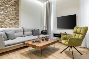 Smart TV - J&A Luxury Residence (Athina)