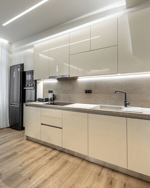 Micro-ondes, four, plaque de cuisson