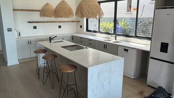 Microwave, oven, stovetop, dishwasher