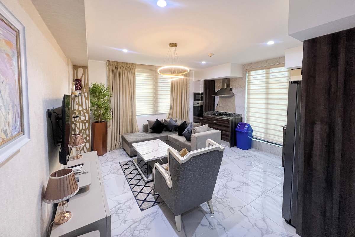 Căn hộ dành cho gia đình, quang cảnh thành phố | 1 phòng ngủ, trang bị nội thất với thiết kế riêng biệt, phòng cách âm