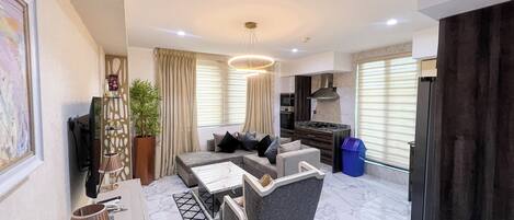 1 غرفة نوم وطراز فريد لكل وحدة وتجهيزات عازلة للصوت ومكواة/لوح كي