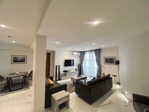 Family Apartment, City View | Living area