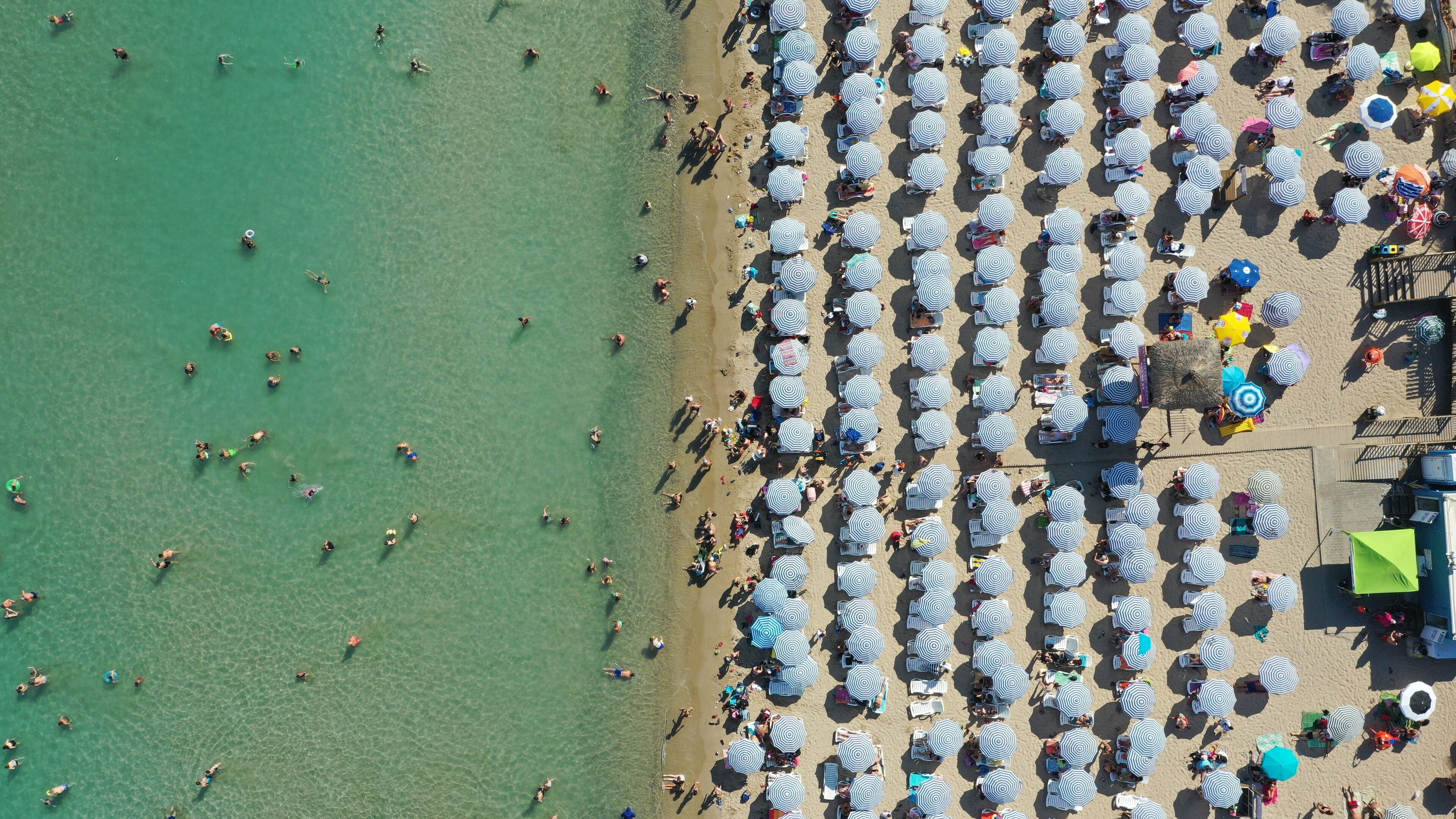 Plage privée à proximité, cabines gratuites, chaises longues, parasols