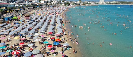 Playa privada en los alrededores, camas de playa gratis
