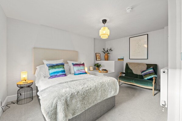 4 bedrooms, WiFi, bed sheets