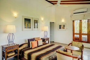 4 chambres, coffre-fort, bureau, accès au Wi-Fi (inclus)