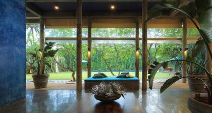 Saffron and Blue - Luxurious Pet‑Friendly Beachside Villa w/ Private Pool & Chef