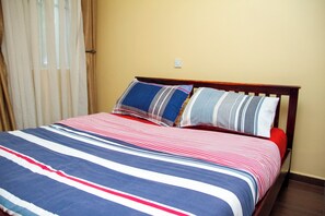 2 quartos, ferros/tábuas de passar roupa, Wi-Fi, roupa de cama