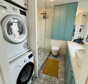 Shower, hair dryer, towels