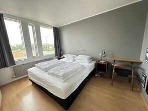 2 bedrooms, travel cot, WiFi, bed sheets