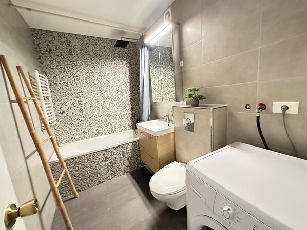 Shower, hair dryer, towels