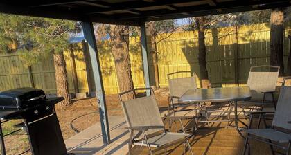Rustic Retreat Cozy 2BR • Fast Wi-Fi, Private Yard, Fully Stocked!!