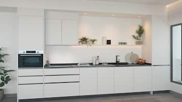 Refrigerador con freezer, microondas, horno, placa de cocina