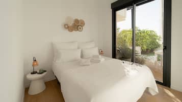 Een strijkplank/strijkijzer, gratis babybedden, gratis wifi, beddengoed