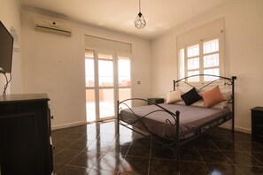 3 bedrooms, iron/ironing board, bed sheets