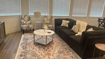 Nhà, 3 phòng ngủ, phù hợp cho người khuyết tật, ban công | Phòng khách