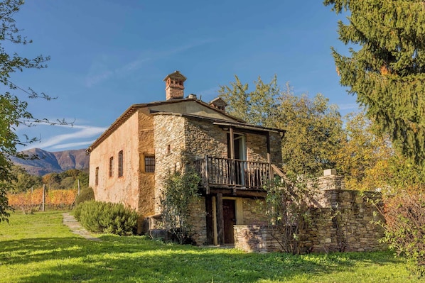 Exterior - CASTELLO DI BAGNOLO (Bagnolo Piemonte)