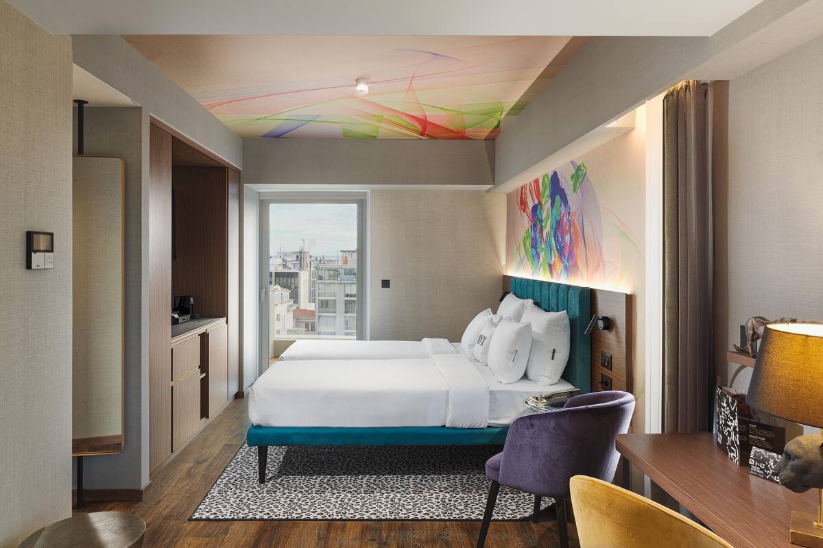 NYX Suite Sea View with Business Lounge Access | Minibar, desk, soundproofing, free WiFi
