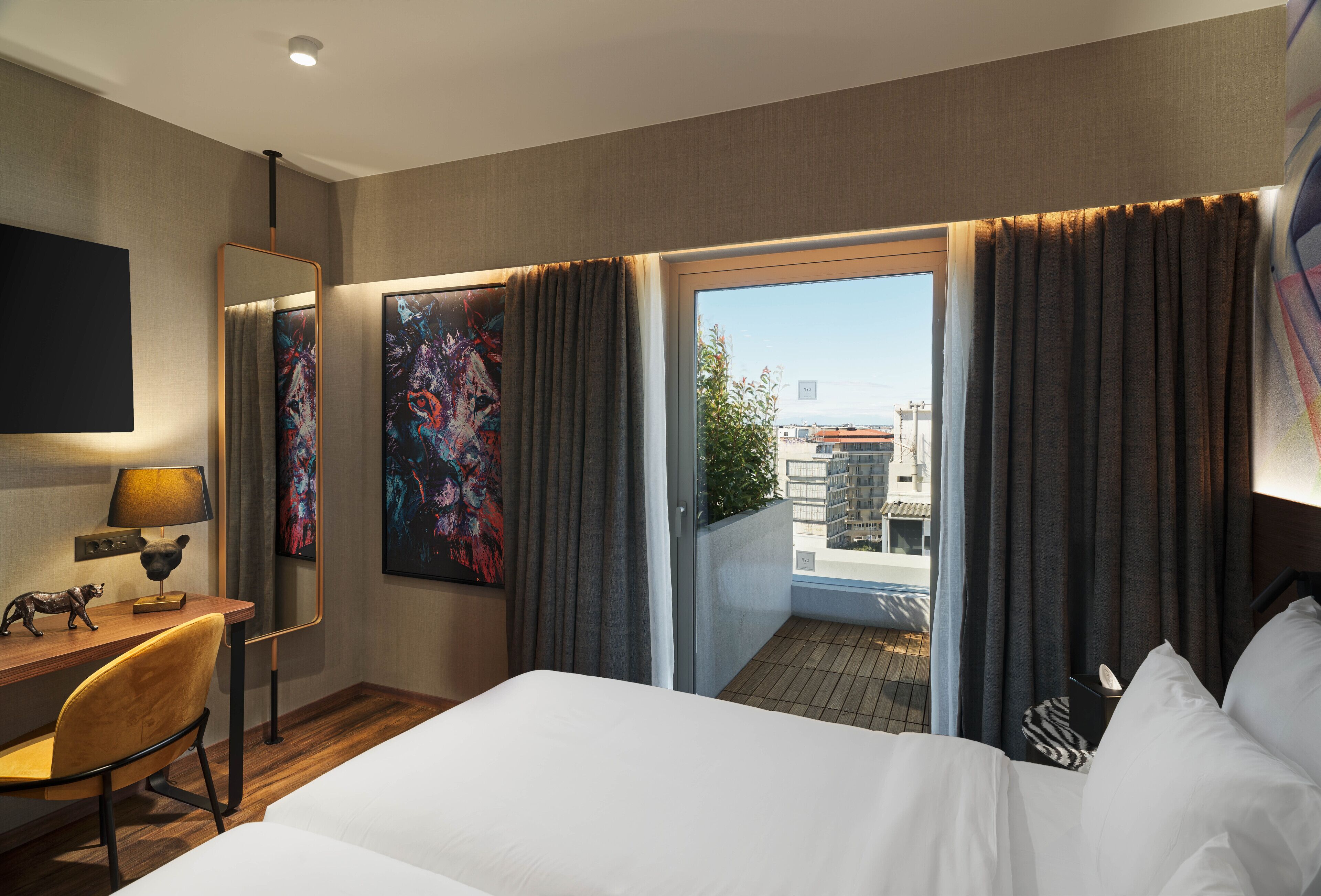 Executive Room with Business Lounge Access | 迷你吧、办公桌、免费 WiFi、床单